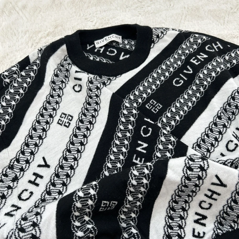 Givenchy graphic chain logo wool crew neck sweater in black and white - Picture 5 of 5